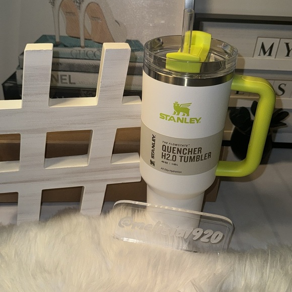 Stanley Quencher H2.O 40 Oz Electric Yellow/white BRAND NEW 💛 Target Exclusive - Picture 2 of 4